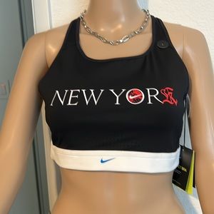 24- (NWT) Nike ladies sports bra size L